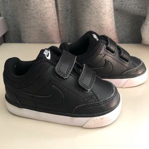Nike Baby Sneakers Capri 3 LTR black, Size 4c